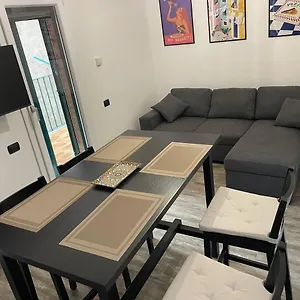 Greta's House - Centro Apartment